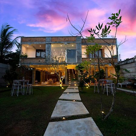 Hotel Ami Mirissa Extérieur photo