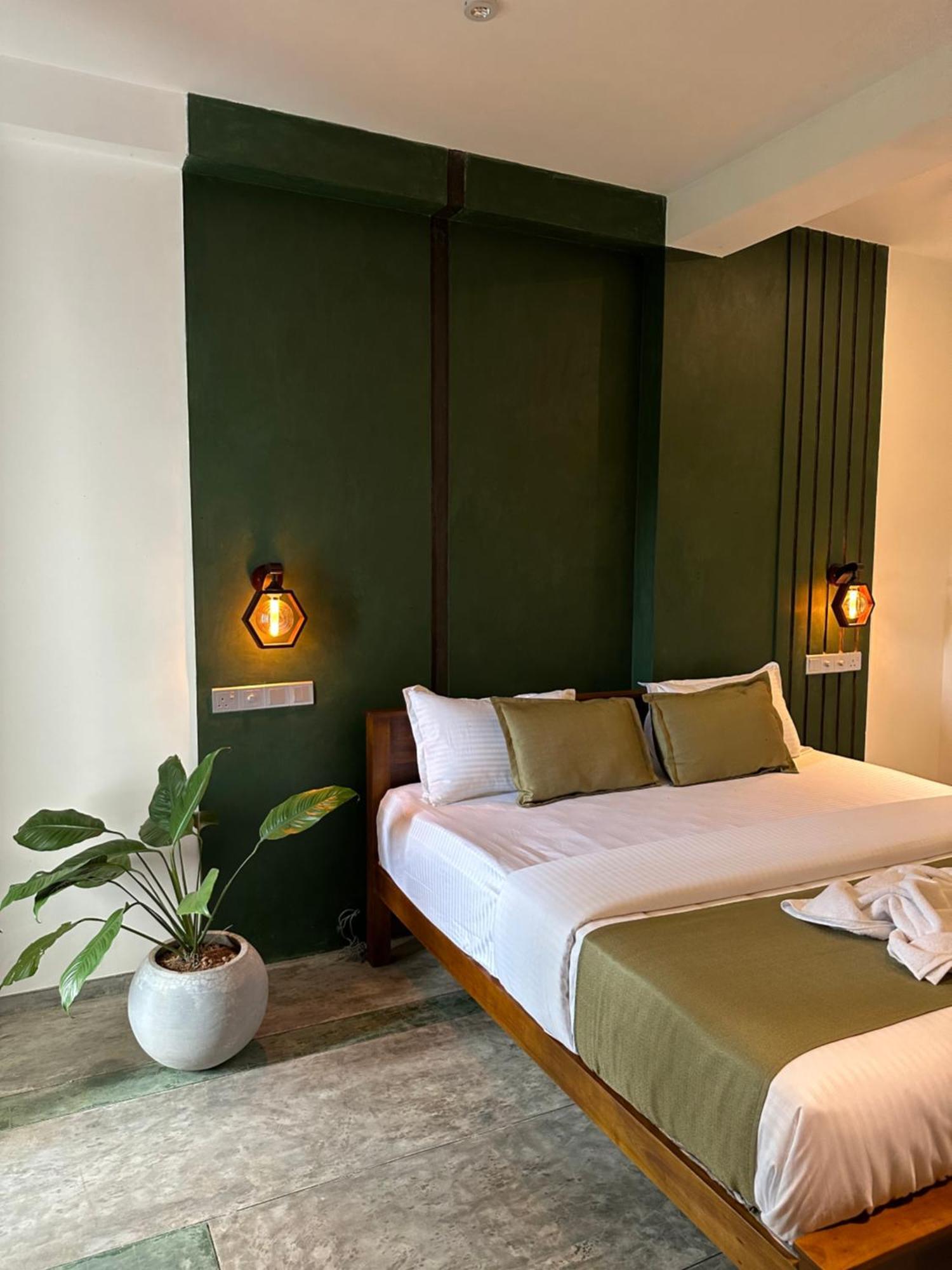 Hotel Ami Mirissa Extérieur photo